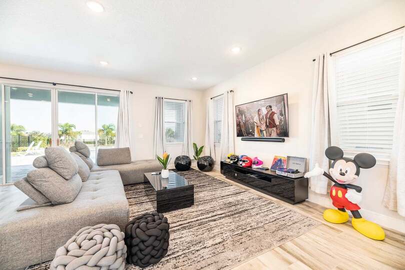 [amenities:living-area:3] Living Area