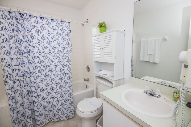 Luxury Contemporary Style Condo on Villas at Island Club, Florida Condo 6017
