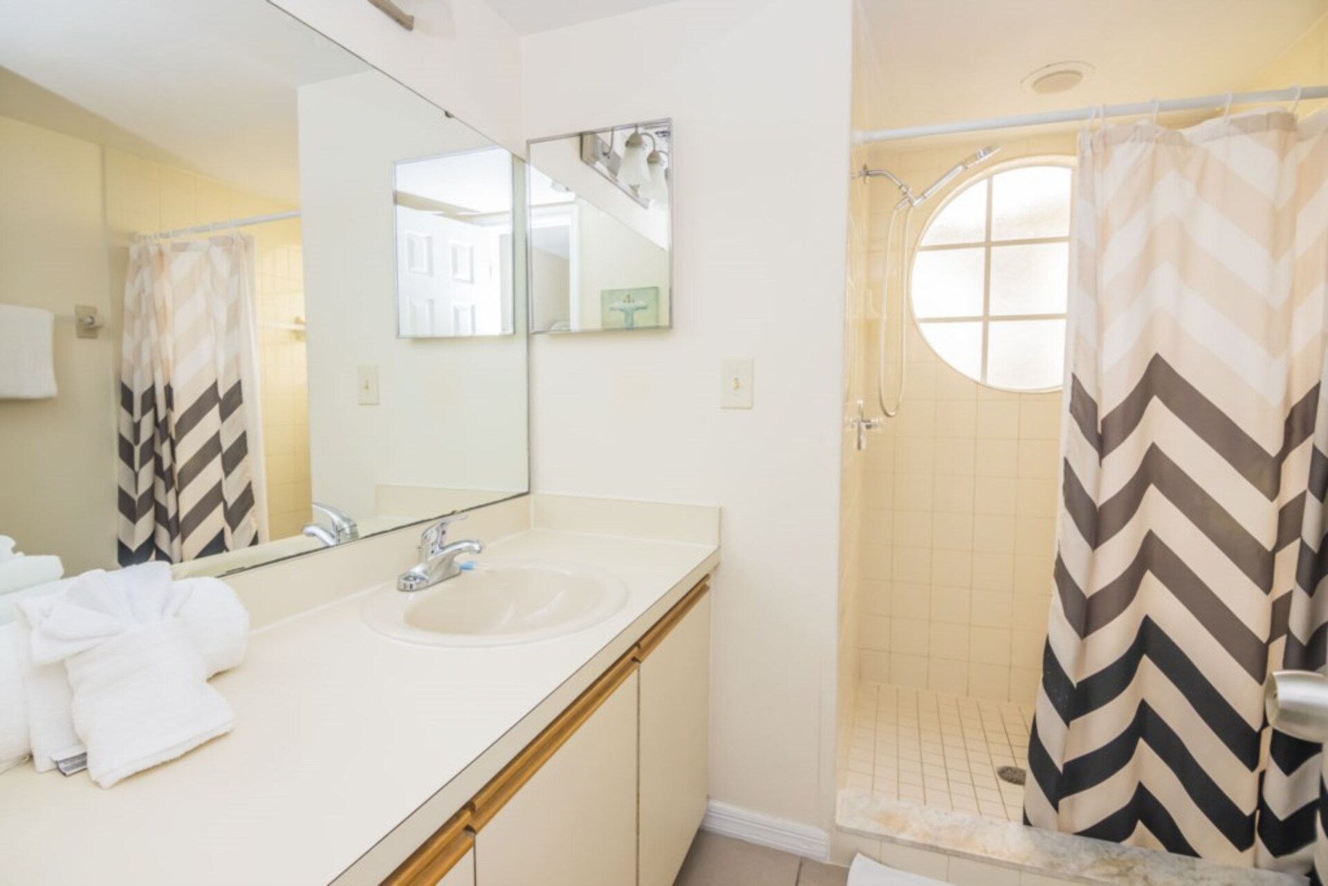 Luxury Contemporary Style Condo on Laguna Bay, Florida Condo 6079