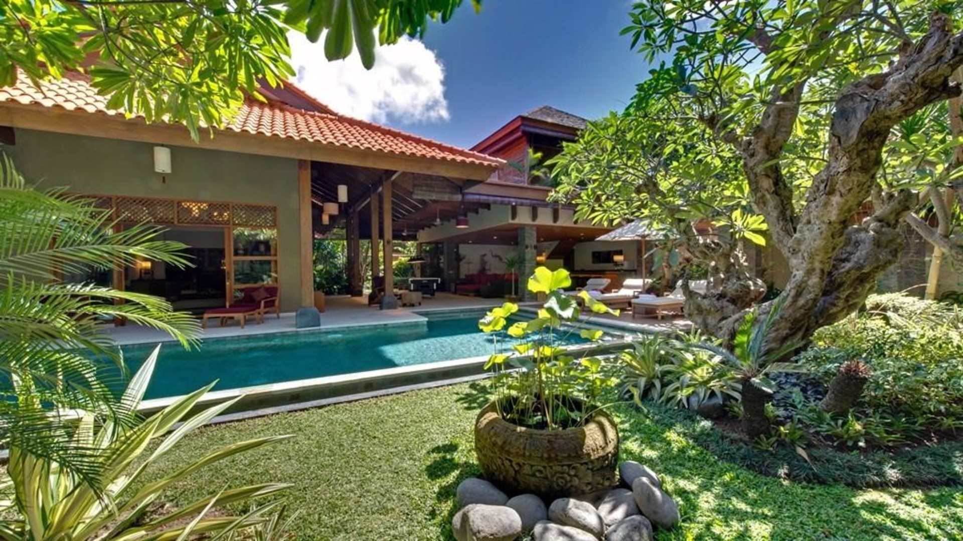 Peaceful Villa with Glistering Swimming Pool, Bali Villa 2139