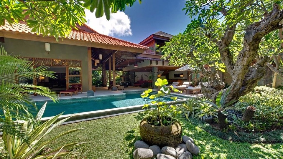 Peaceful Villa with Glistering Swimming Pool, Bali Villa 2139