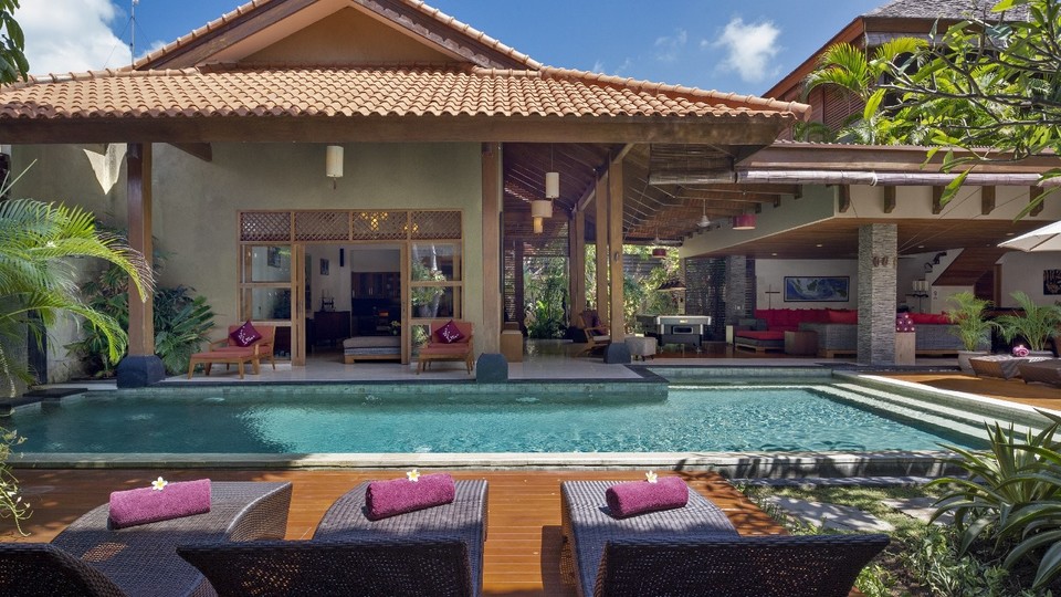 Peaceful Villa with Glistering Swimming Pool, Bali Villa 2139
