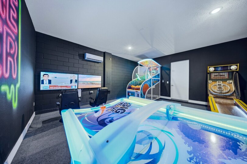 Rent this Luxury 5 Star Mansion on The Bear's Den Resort, Orlando Mansion 6125