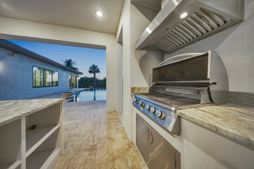 Rent this Luxury 5 Star Mansion on The Bear's Den Resort, Orlando Mansion 6125