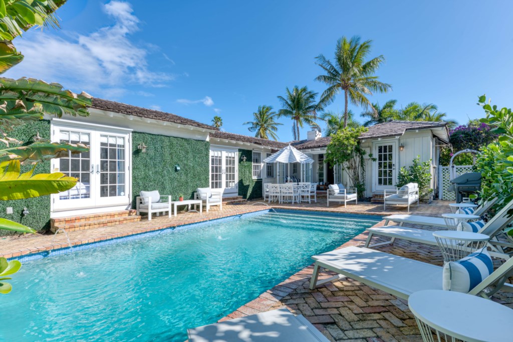 Picture Renting This Beautiful 4 Bedroom Villa in West Palm Beach, West Palm Beach Villa 1870