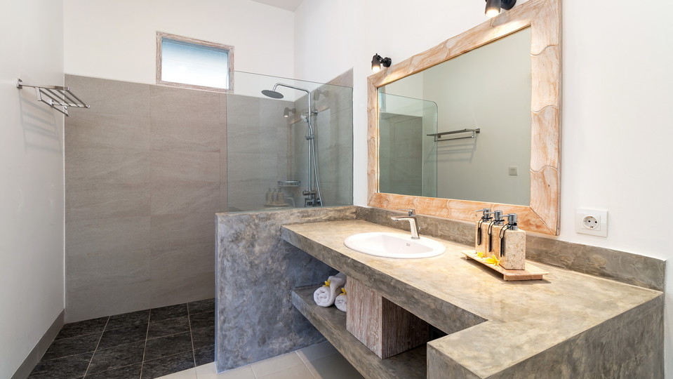 Luxurious 4BR Villa with Pool, Bali Villa 2206