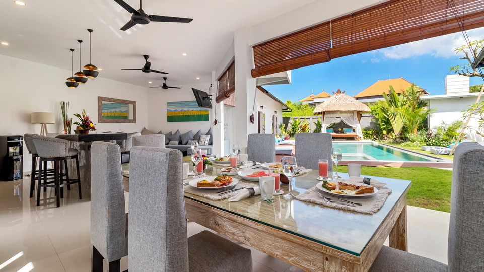 Luxurious 4BR Villa with Pool, Bali Villa 2206