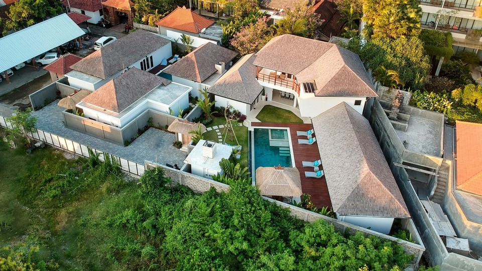 Luxurious 4BR Villa with Pool, Bali Villa 2206