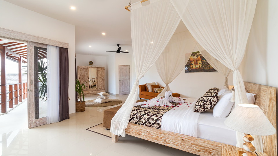 Luxurious 4BR Villa with Pool, Bali Villa 2206