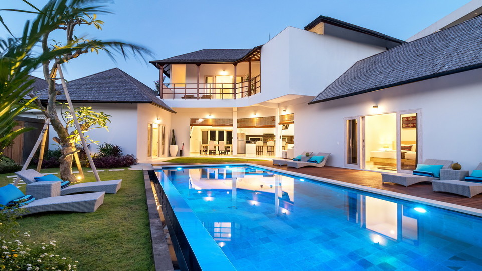 Charming 7BR Villa W/ Pool & Balcony in Bali, Bali villa 2206