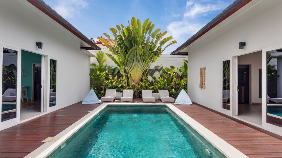 Charming 7BR Villa W/ Pool & Balcony in Bali, Bali villa 2206