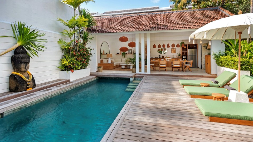 Cozy 4BR Villa with Amazing Pool Area, Bali Villa 2210