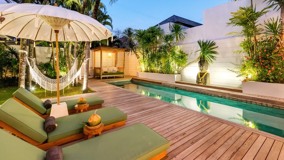 Cozy 4BR Villa with Amazing Pool Area, Bali Villa 2210