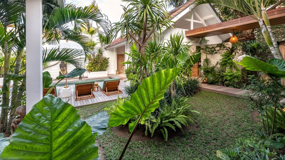 Cozy 4BR Villa with Amazing Pool Area, Bali Villa 2210