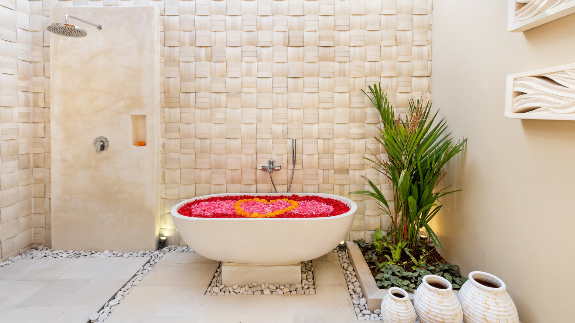 Amazing 4BR Villa With Pool in Bali, Bali Villa 2211