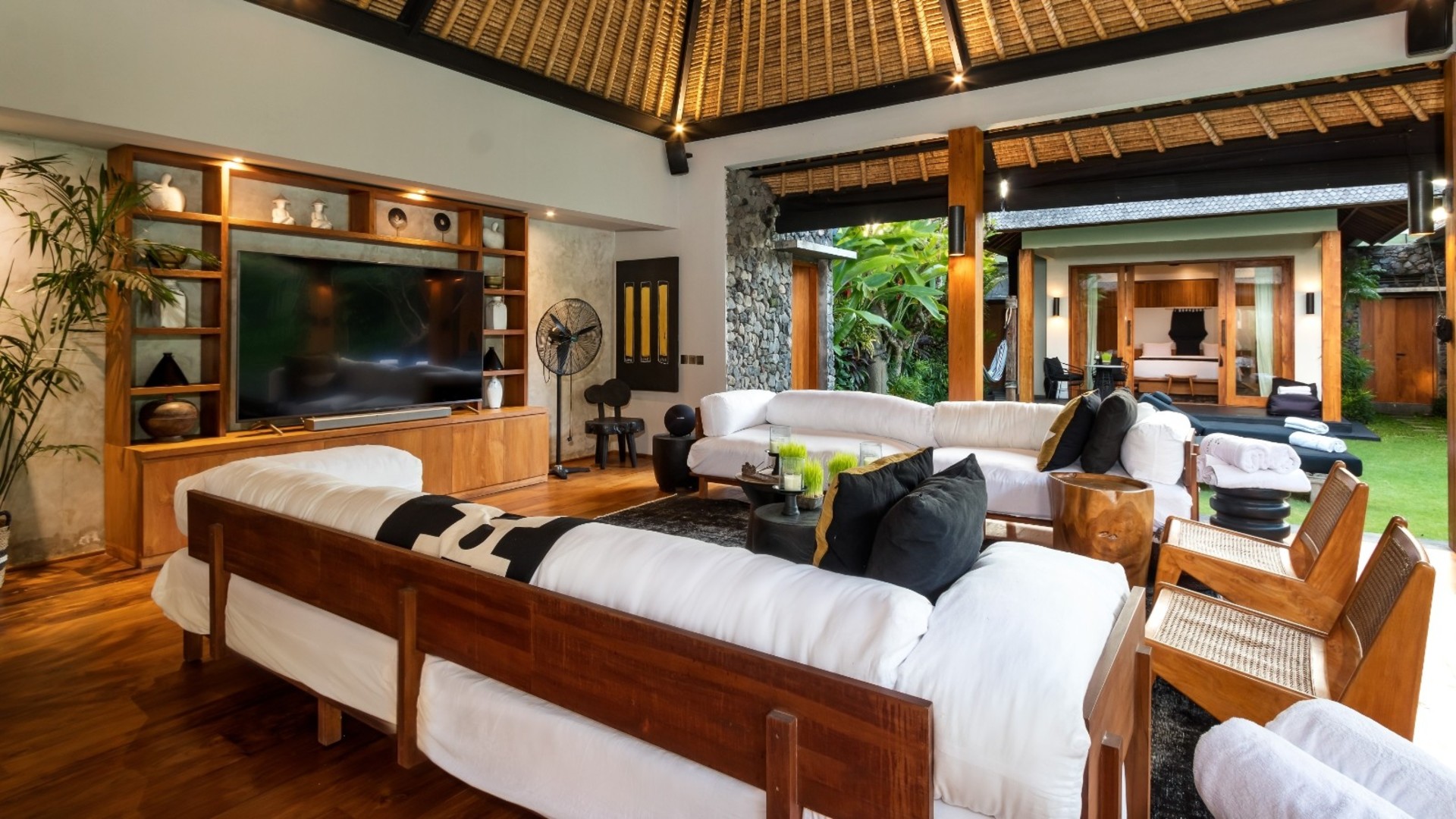 Cheerful 3BR Villa W/ Pool & Garden, Bali Villa 2213