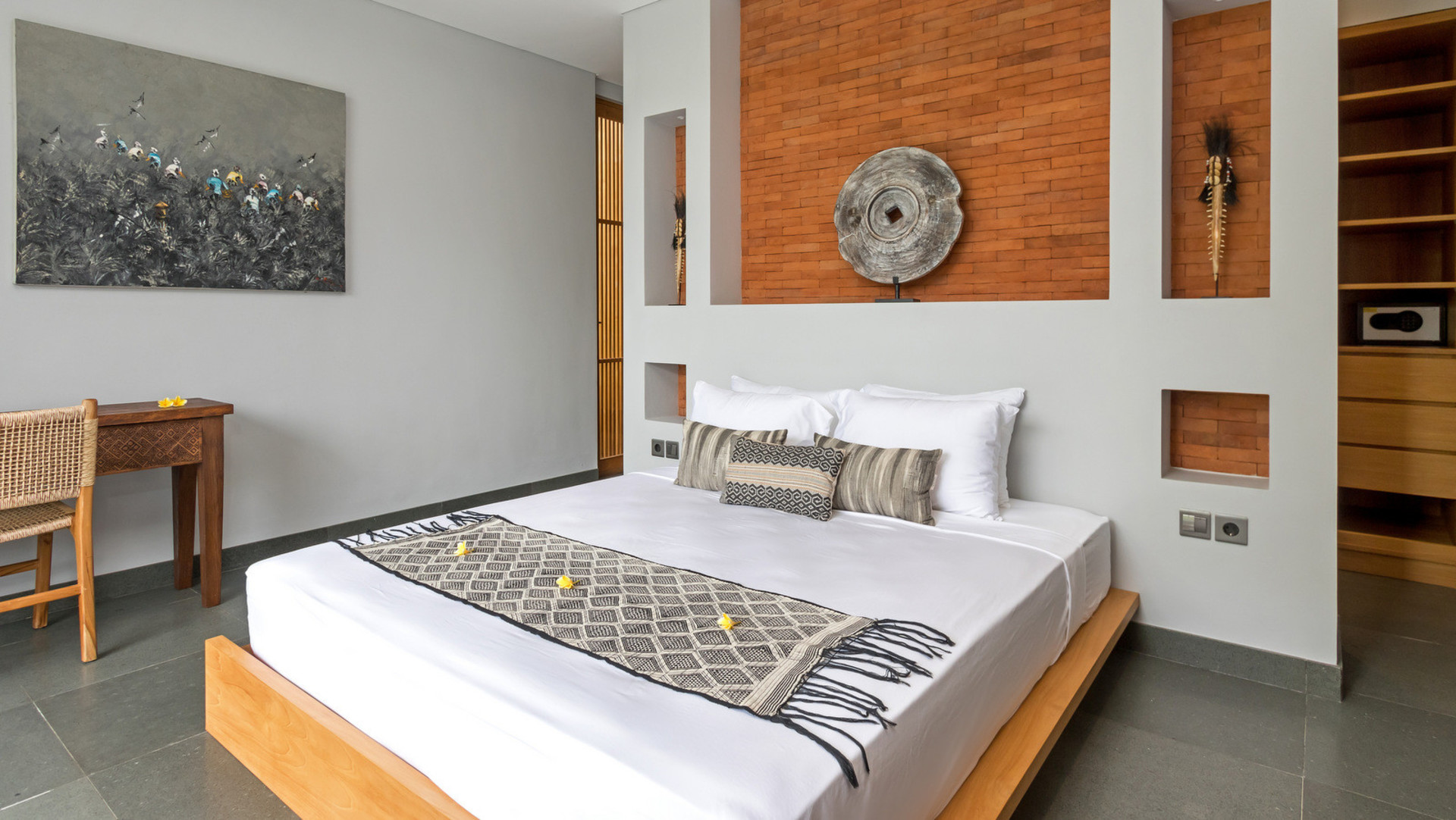Cheerful 4BR Villa W/ Pool & Balcony, Bali Villa 2219