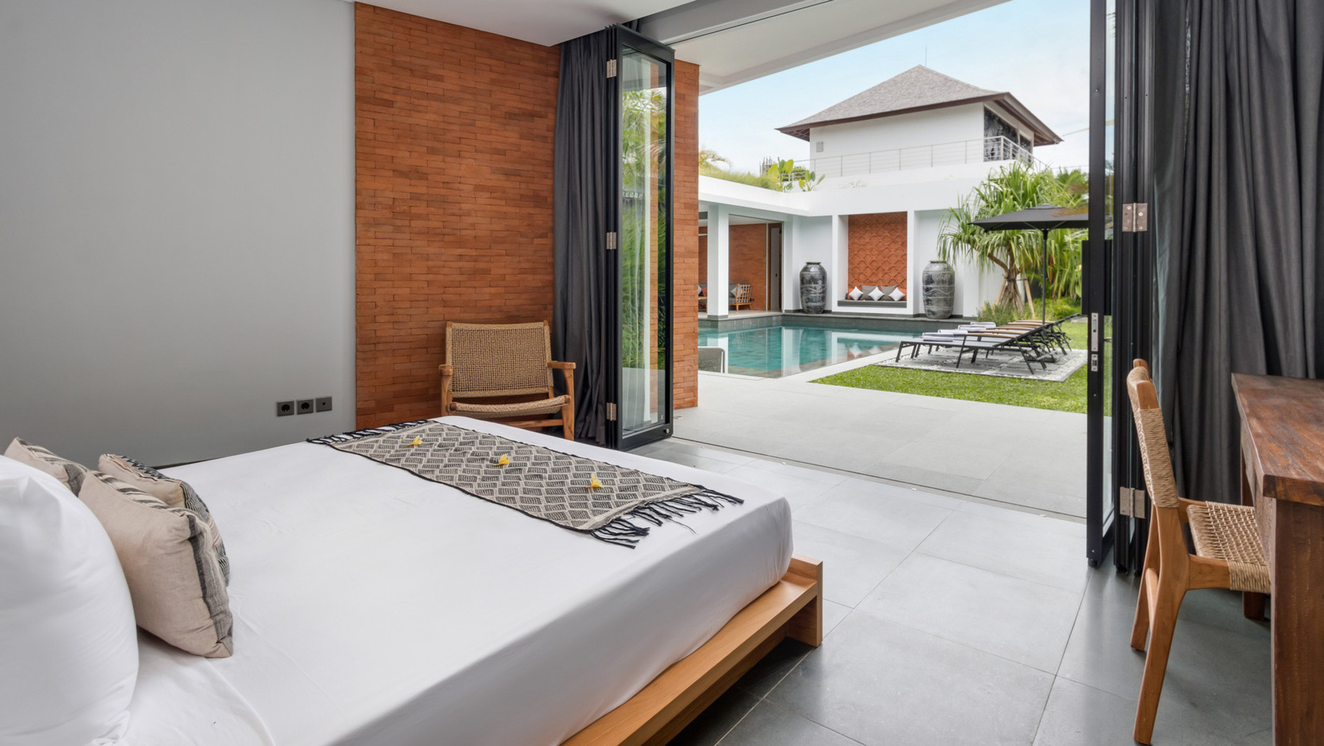 Cheerful 4BR Villa W/ Pool & Balcony, Bali Villa 2219