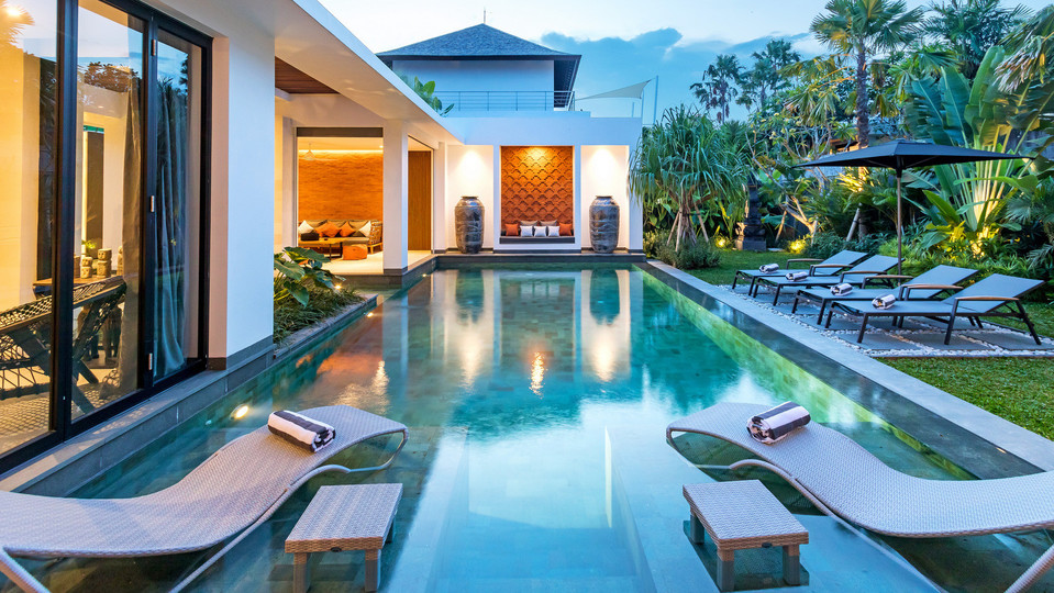 Cheerful 4BR Villa W/ Pool & Balcony, Bali Villa 2219