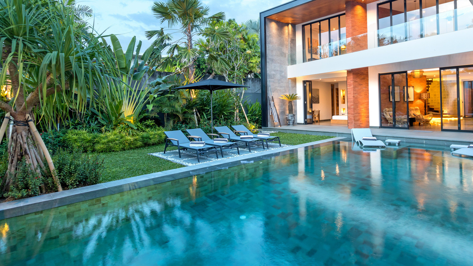 Cheerful 4BR Villa W/ Pool & Balcony, Bali Villa 2219