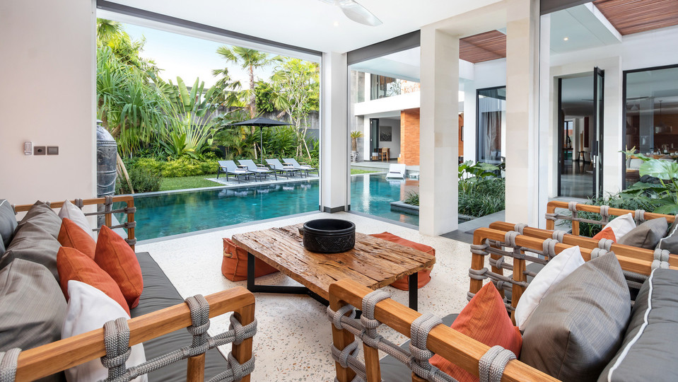 Cheerful 4BR Villa W/ Pool & Balcony, Bali Villa 2219