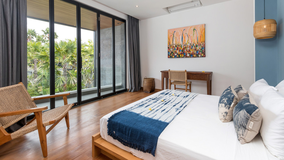 Cheerful 4BR Villa W/ Pool & Balcony, Bali Villa 2219