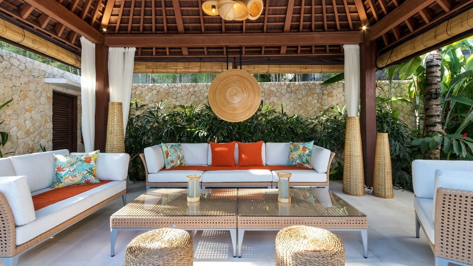 Modern 4BR Villa W/ Pool & Balcony, Bali Villa 2220
