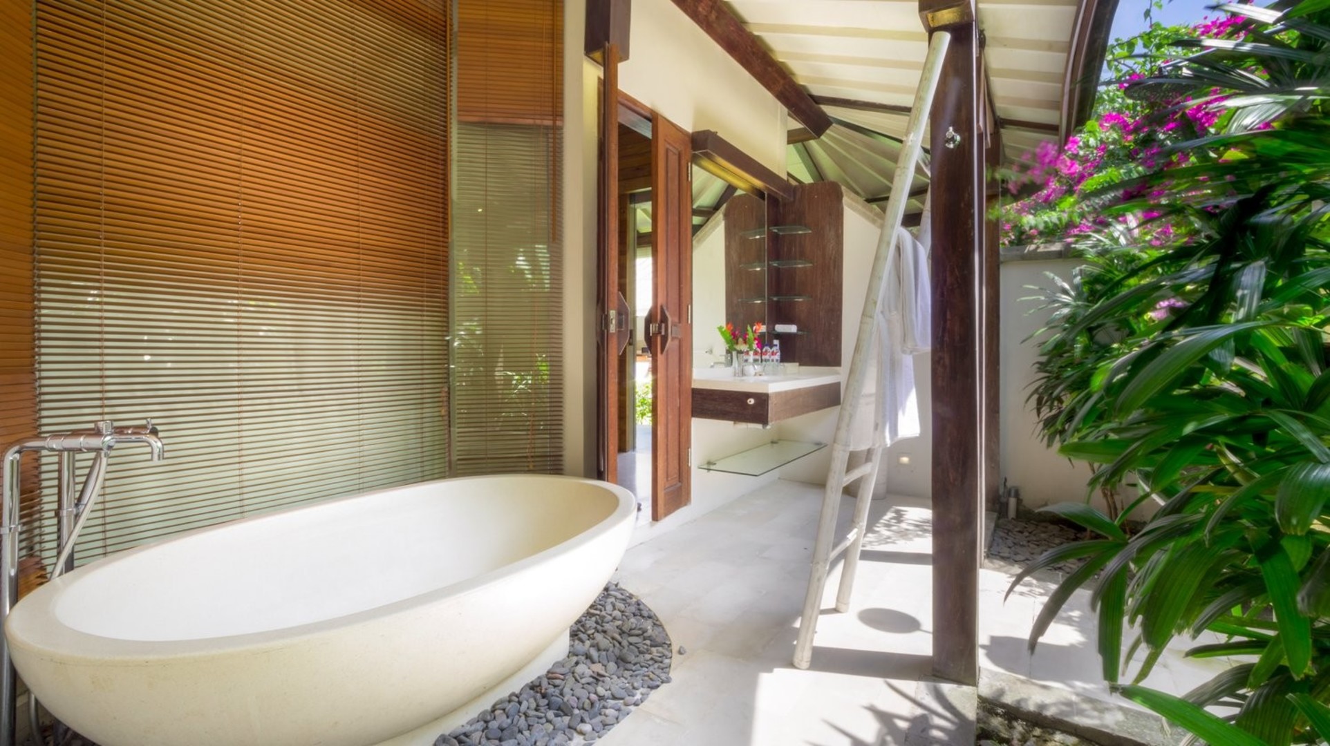 Great 2BR Villa W/ Amazing Pool & Garden, Bali Villa 2226