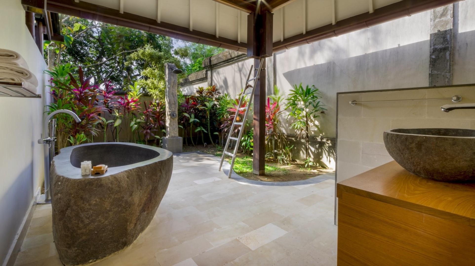 Fantastic 3BR Villa W/ Pool & Garden, Bali Villa 2228