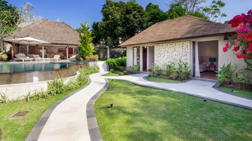 Fantastic 3BR Villa W/ Pool & Garden, Bali Villa 2228