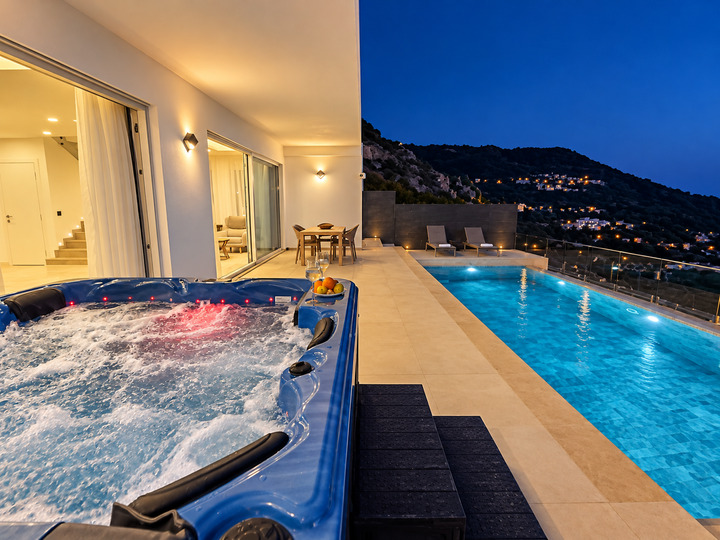5 Star Villa Horizon – Mountain & Sea Escape