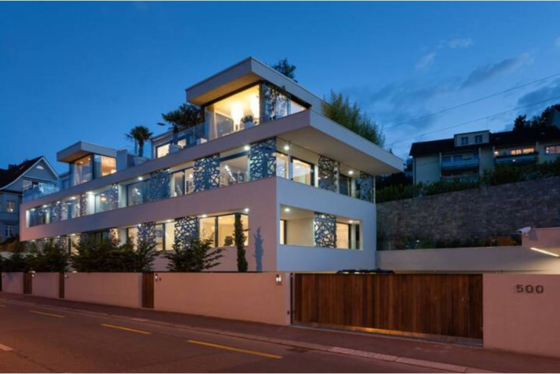 Urban Oasis: Lakefront Luxury Living, 1001