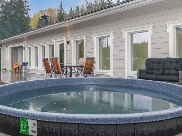 Whispering Pines: Cozy 2-Bed Villa,1045
