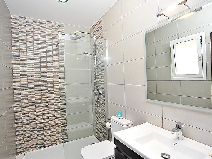 Exquisite Villa with Panoramic Sea Views,1027