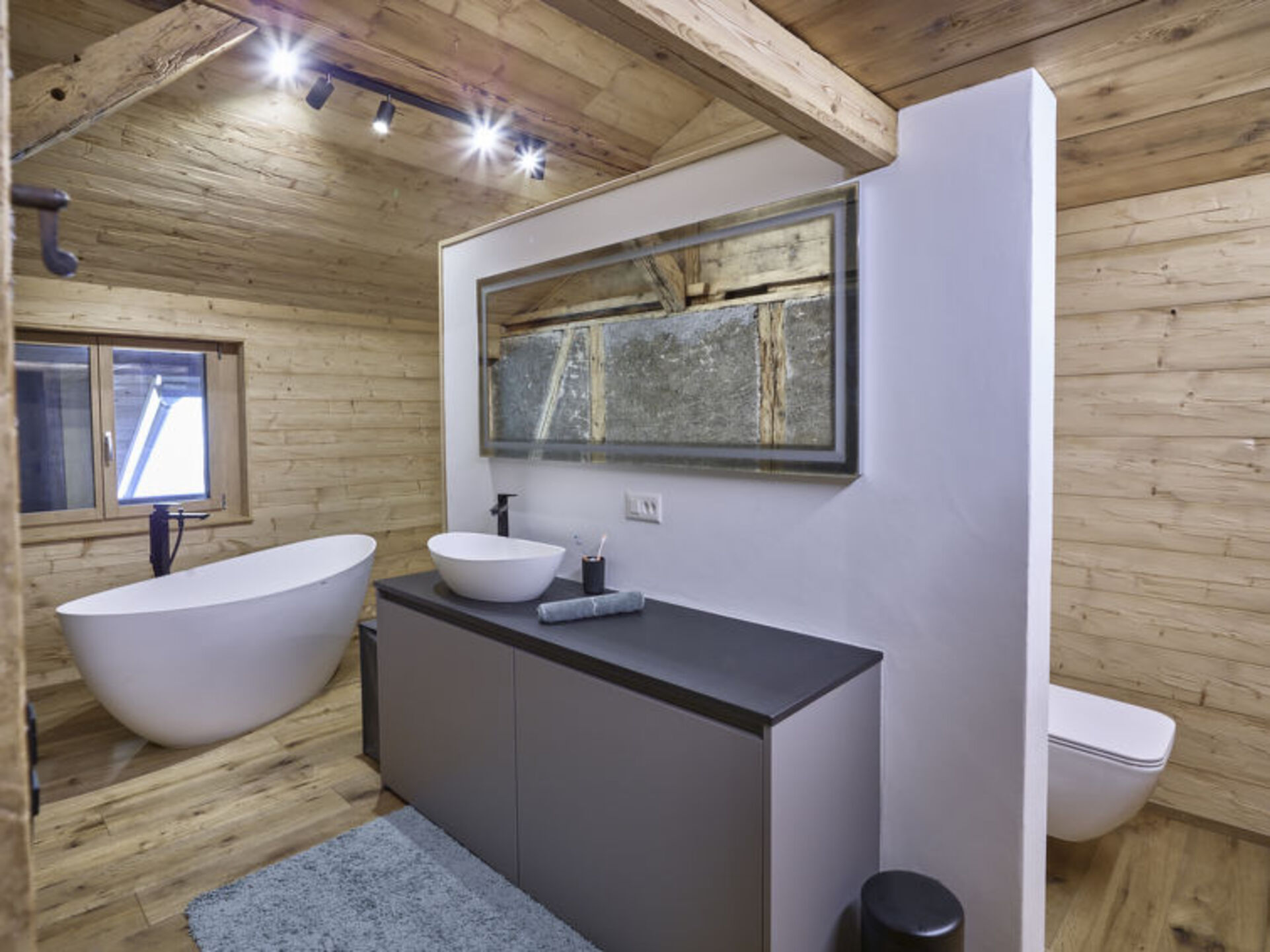 Bathroom / Wellness