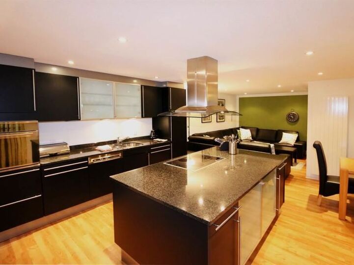 Stunning 4 Bedroom Villa in Saas-Fee City, 1275