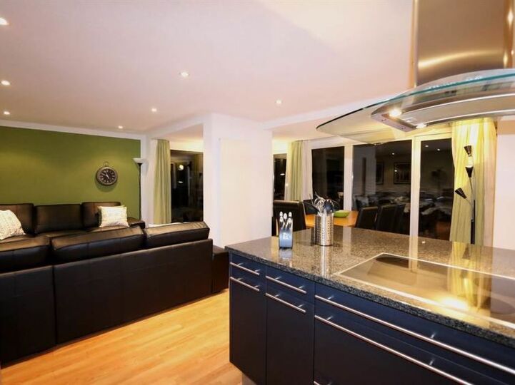 Stunning 4 Bedroom Villa in Saas-Fee City, 1275