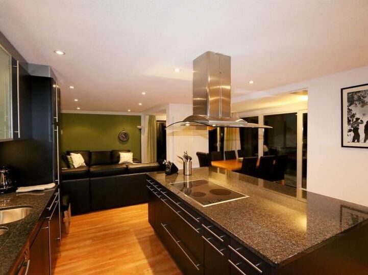Stunning 4 Bedroom Villa in Saas-Fee City, 1275