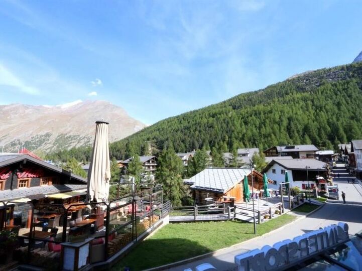 Stunning 4 Bedroom Villa in Saas-Fee City, 1275