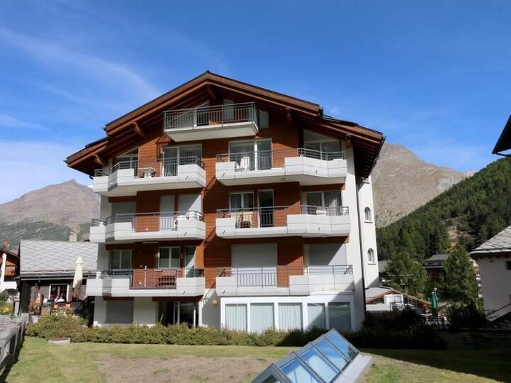 Stunning 4 Bedroom Villa in Saas-Fee City, 1275