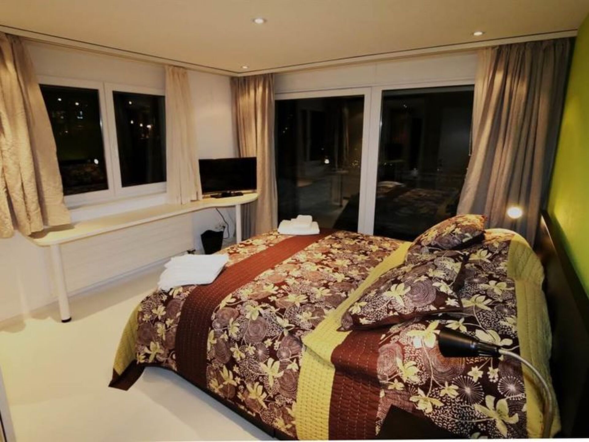 Stunning 4 Bedroom Villa in Saas-Fee City, 1275