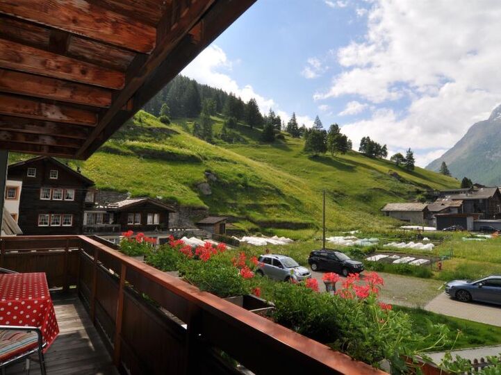 Quaint Cottage in Scenic Saas-Grund, 1256