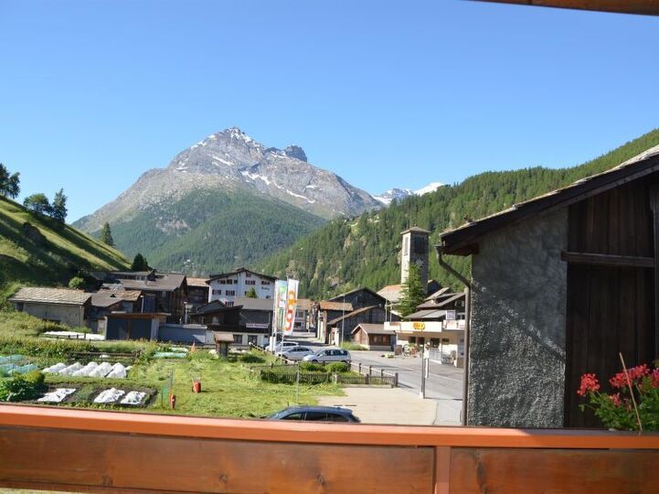 Modern 2BR Villa in Saas-Grund, 1257