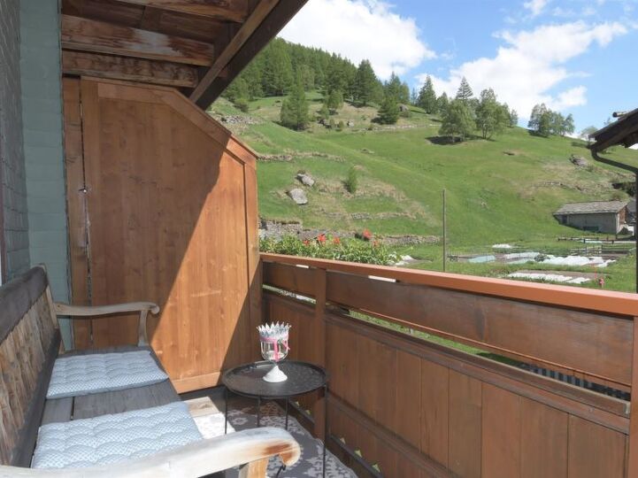 Modern 2BR Villa in Saas-Grund, 1257