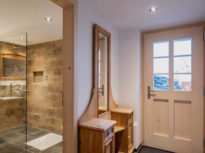 Cozy 2 Bedroom Oasis in Lenk's Heart, 1188