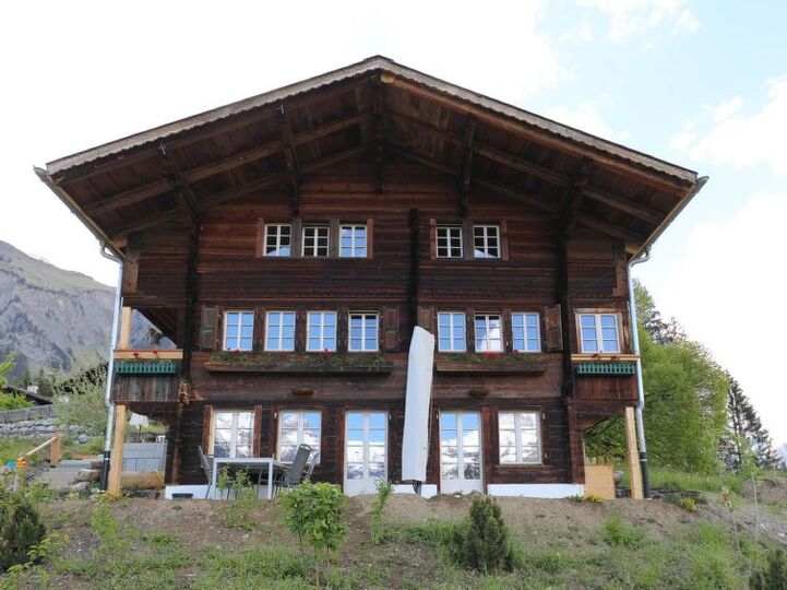Cozy 2 Bedroom Oasis in Lenk's Heart, 1188