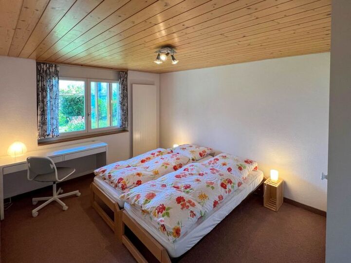 Spiez Dream Home: 5 Bedroom Villa with Pool, 1199