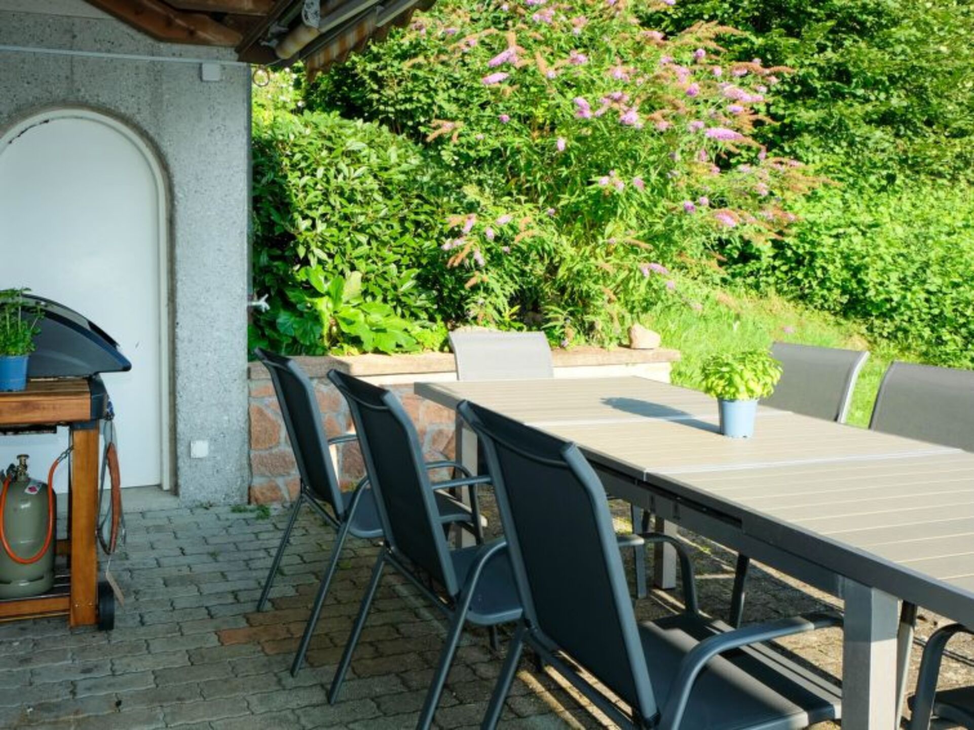 Spiez Dream Home: 5 Bedroom Villa with Pool, 1199