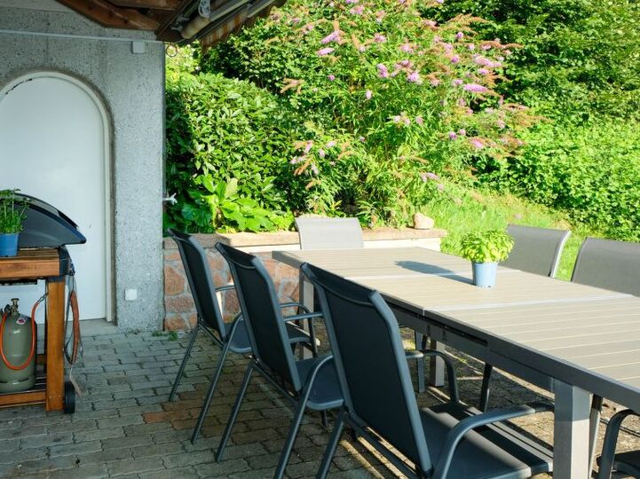 Spiez Dream Home: 5 Bedroom Villa with Pool, 1199