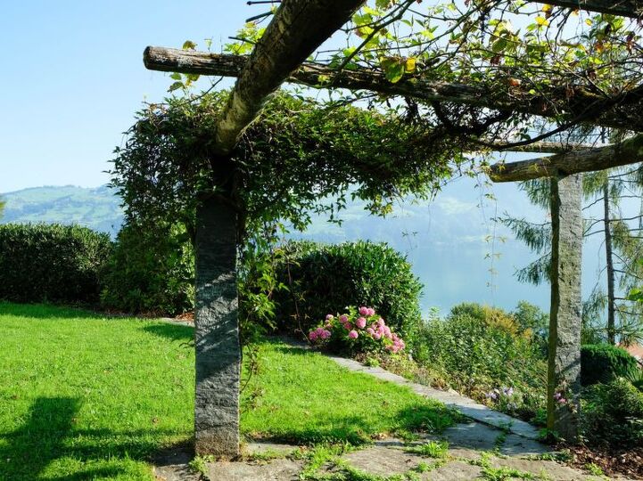 Spiez Dream Home: 5 Bedroom Villa with Pool, 1199